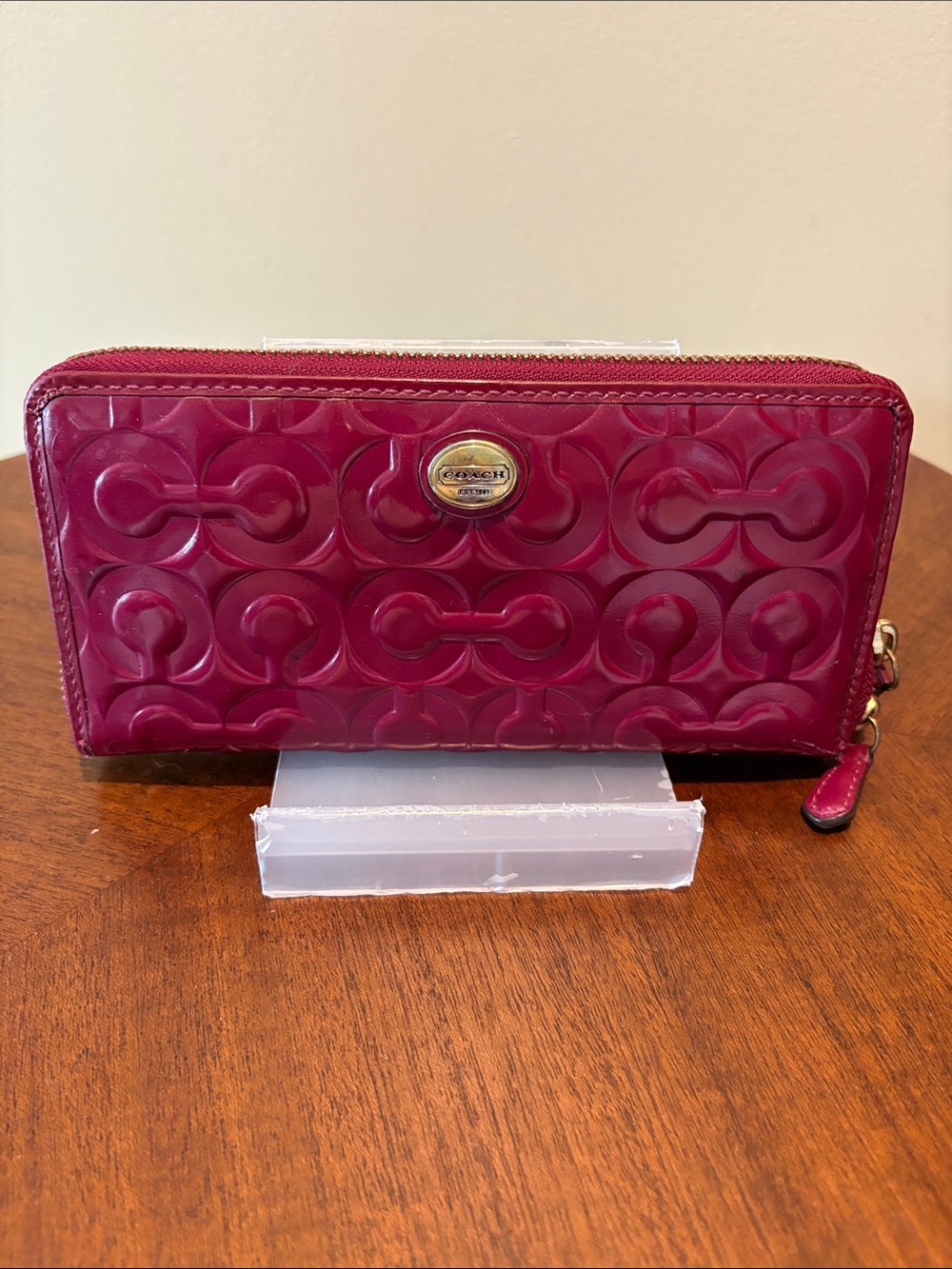 Coach wallet, signature zip around long wallet Patent Leather Fuchsia  burgundy